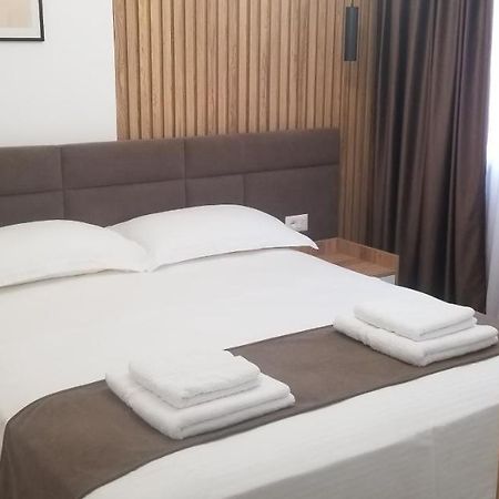 2A Near Blloku Area Apartment Tirana Buitenkant foto