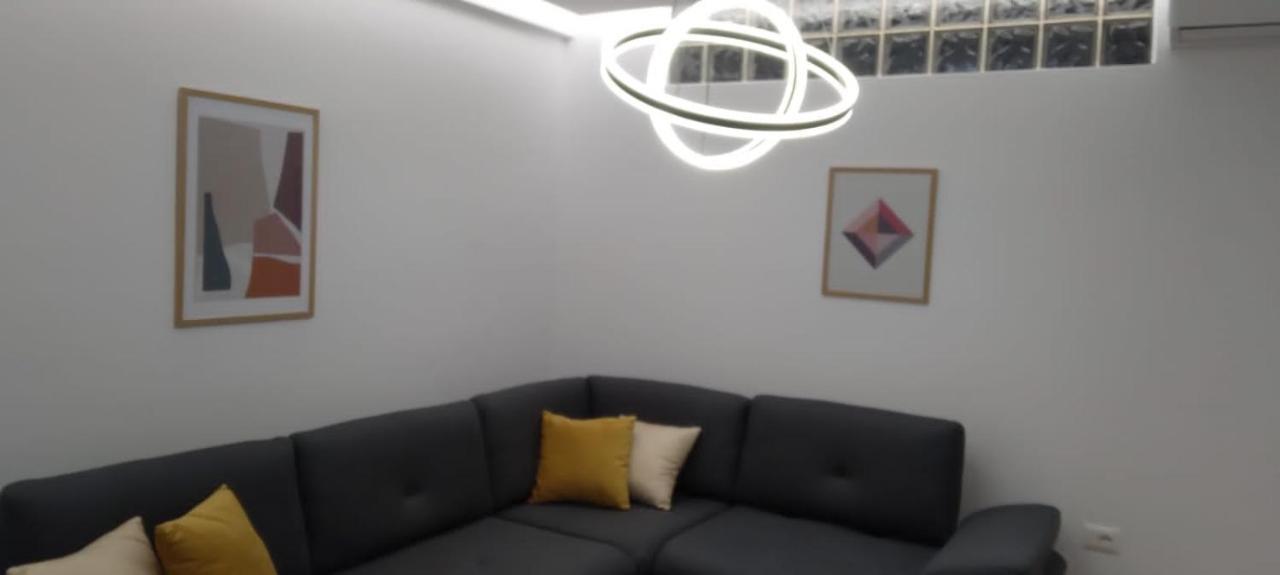 2A Near Blloku Area Apartment Tirana Buitenkant foto