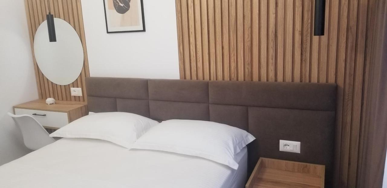 2A Near Blloku Area Apartment Tirana Buitenkant foto